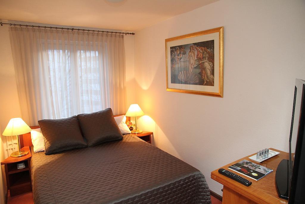 An Der Charite Strasse Gasthuis 2*